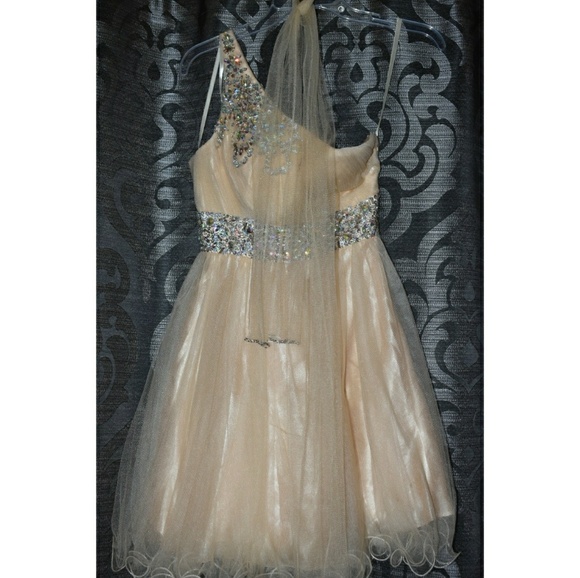 Dress - Picture 3 of 3